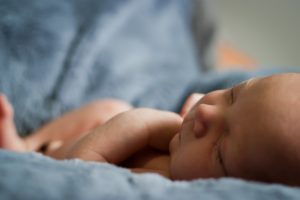 bayi prematur tidur di rumah sakit
