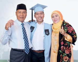 Iman Usman Rayakan Ulang Tahun dengan Memberikan Beasiswa