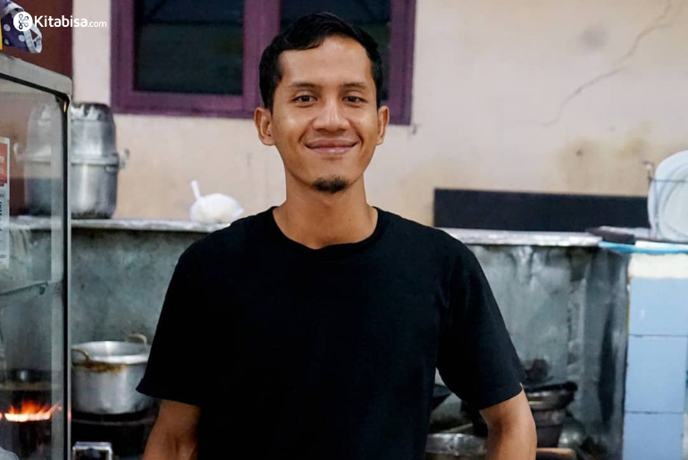 Cerita Penjual Ayam Goreng yang Rajin untuk Berbagi Kebaikan
