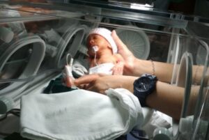 Cerita Kafka, Bayi Prematur yang Berhasil Keluar Ruang NICU
